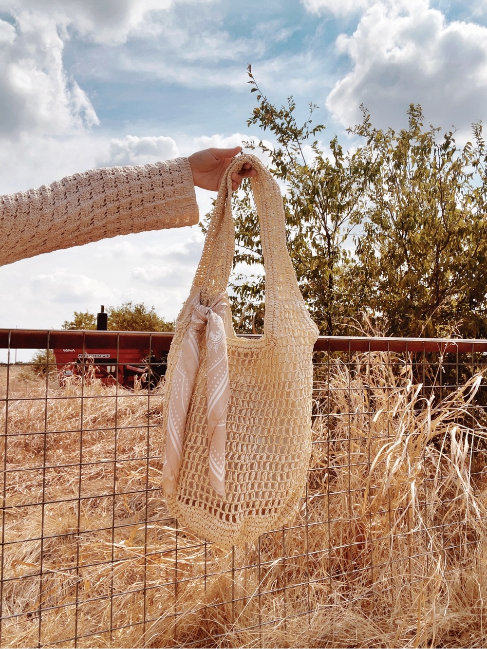 STRAW HOBO BAG